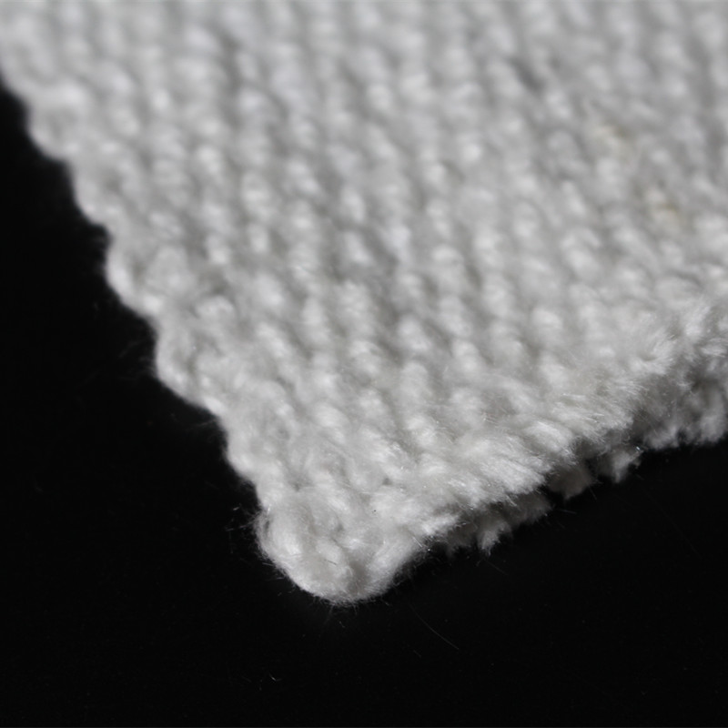 Aké sú výhody používania keramickej tkaniny vo vysokoteplotných aplikáciách?